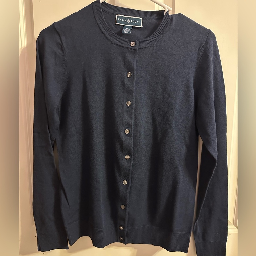 Brand new woman’s Karen Scott button down cardigan XS